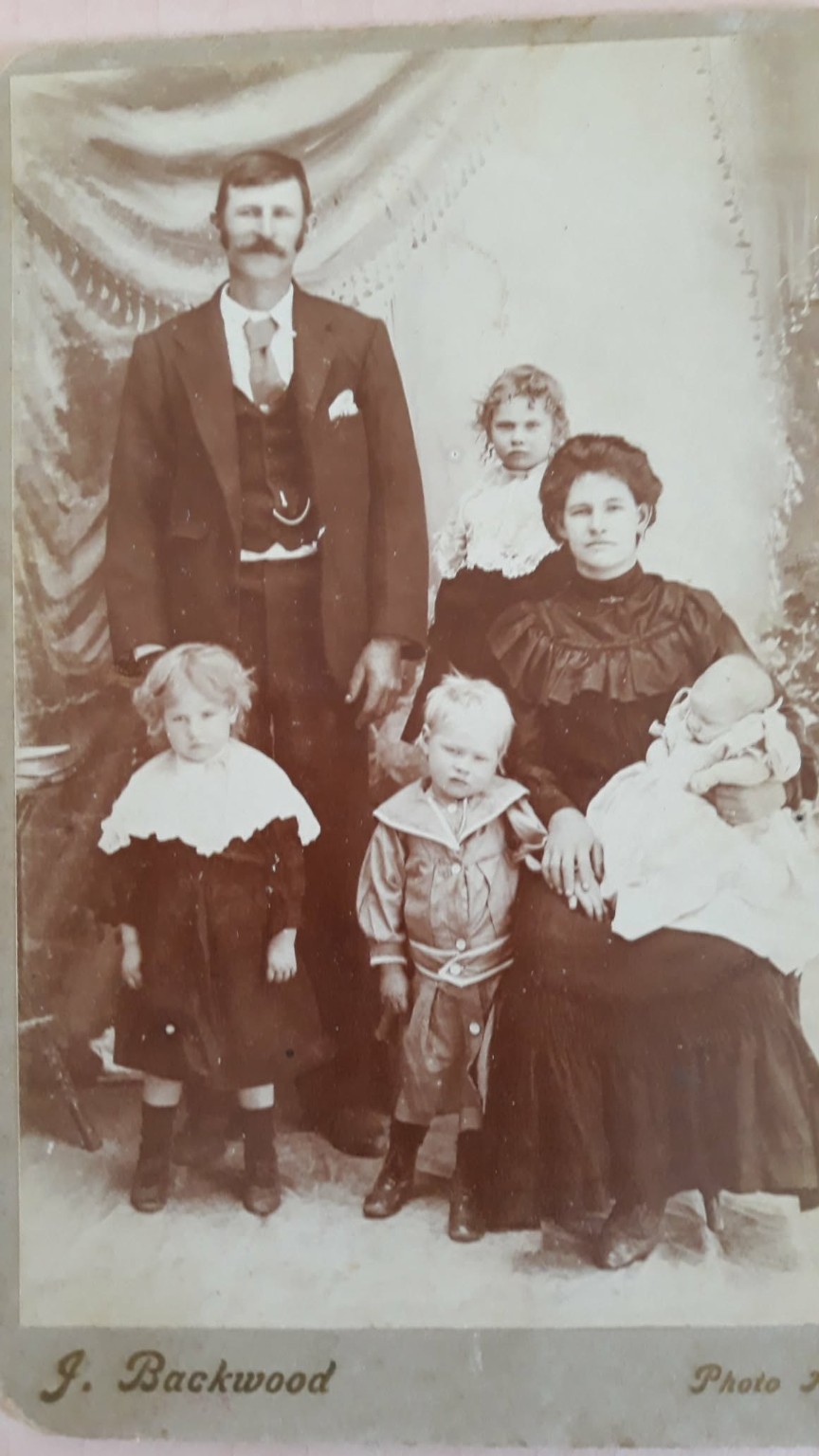 Arthur Frederick Briskey as a child with his parents and siblings